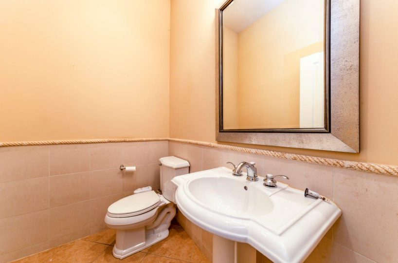 5741 Seaview Road, West Vancouver, BC V7W 1R7