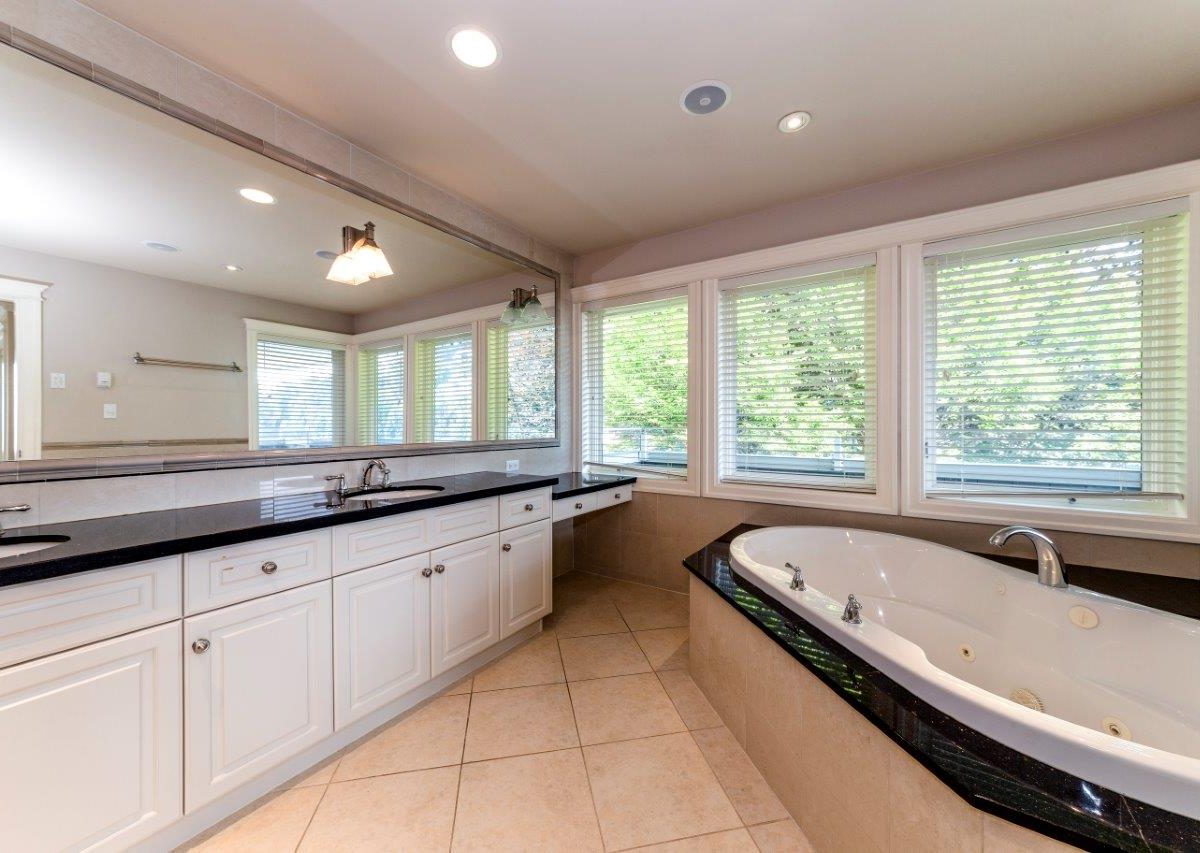 5741 Seaview Road, West Vancouver, BC V7W 1R7