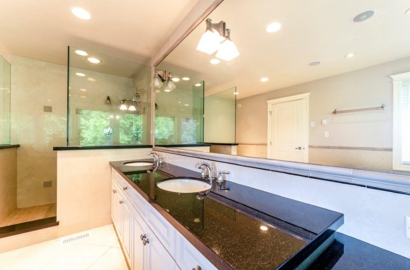 5741 Seaview Road, West Vancouver, BC V7W 1R7