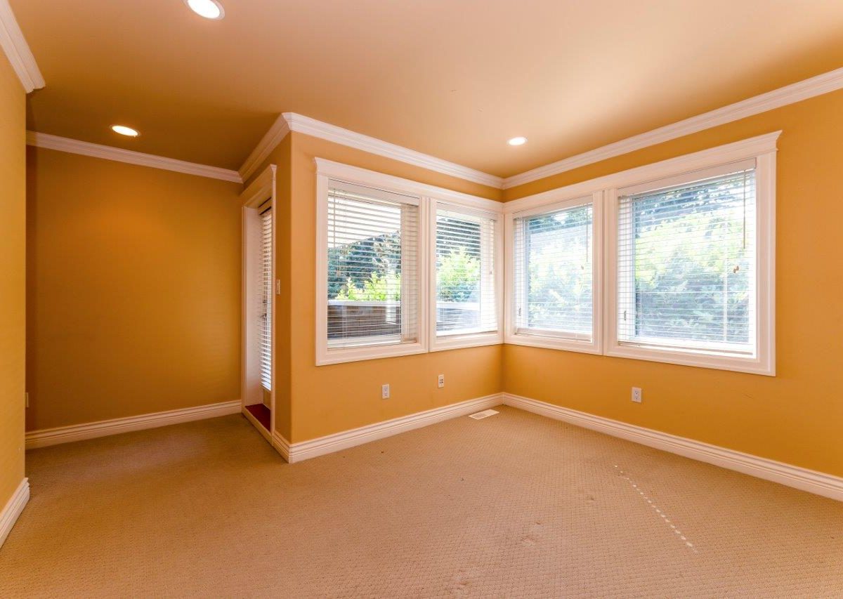 5741 Seaview Road, West Vancouver, BC V7W 1R7