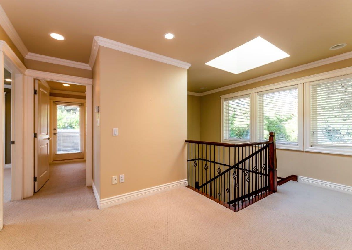 5741 Seaview Road, West Vancouver, BC V7W 1R7