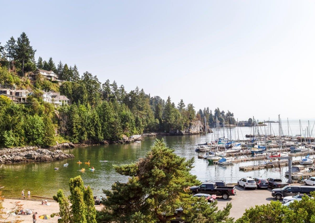 5741 Seaview Road, West Vancouver, BC V7W 1R7