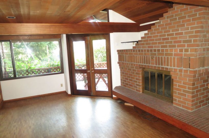 236 4th Street East, North Vancouver, BC V7L 1H9