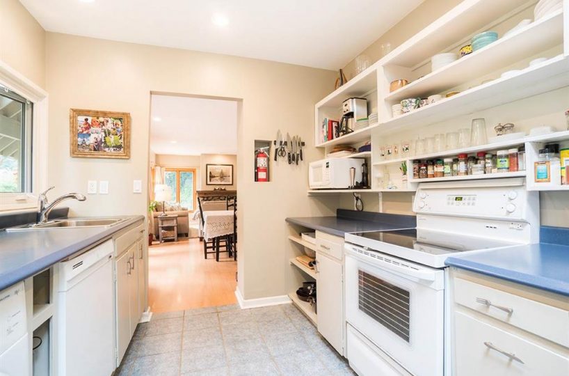 5653 Eagle Harbour Road, West Vancouver, BC, V7M 1P4