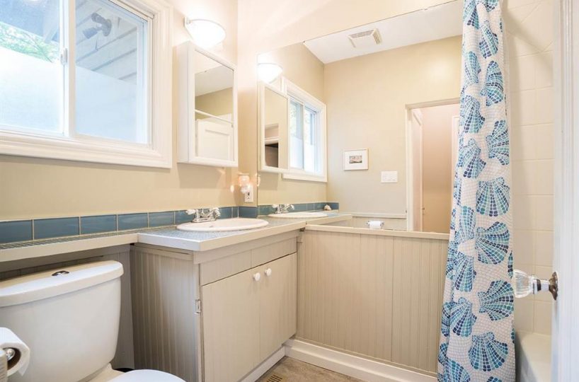 5653 Eagle Harbour Road, West Vancouver, BC, V7M 1P4