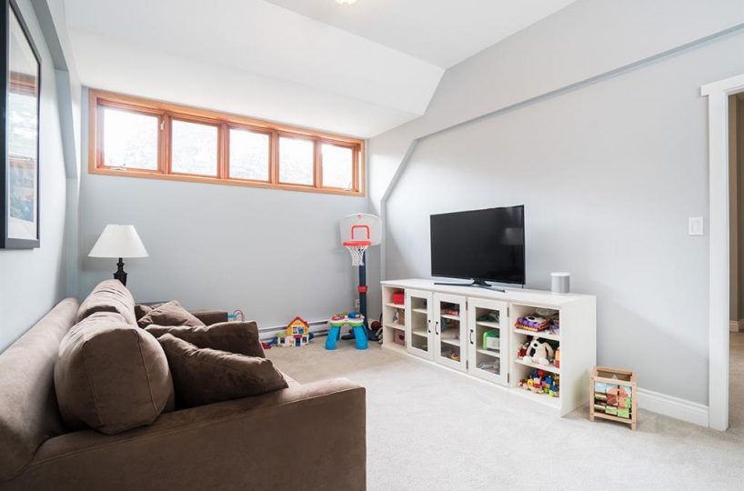 5653 Eagle Harbour Road, West Vancouver, BC, V7M 1P4