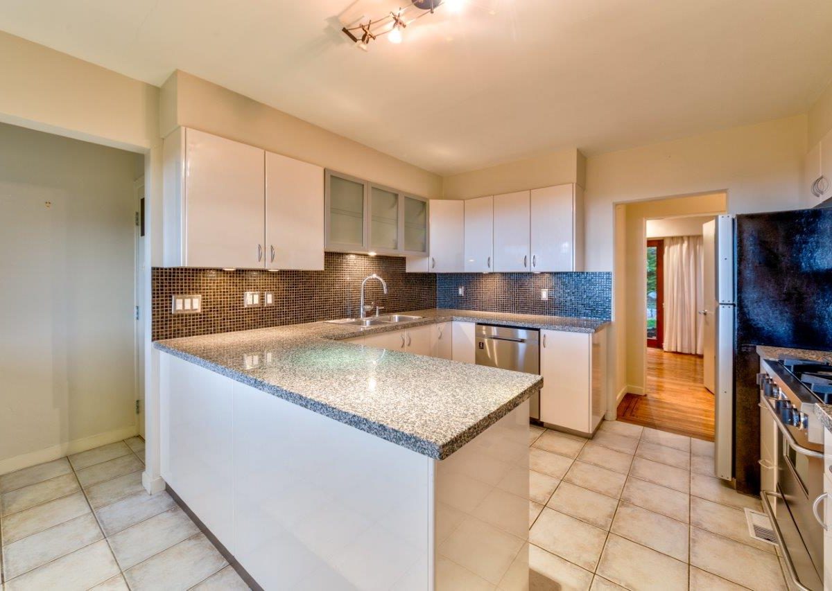 68 Bonnymuir Drive, West Vancouver BC V7S 1L2