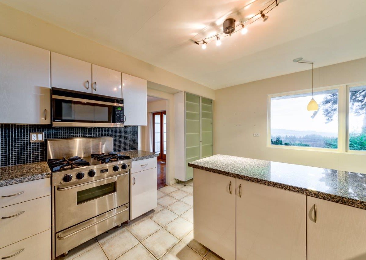 68 Bonnymuir Drive, West Vancouver BC V7S 1L2