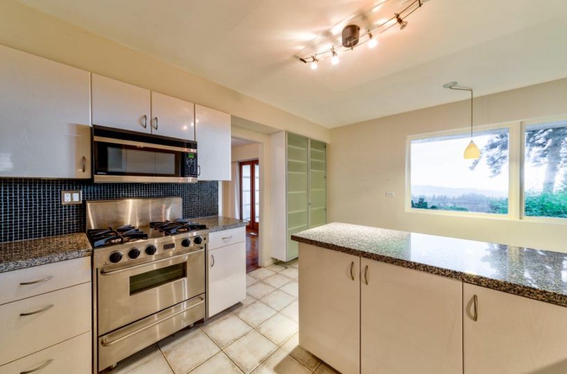 68 Bonnymuir Drive, West Vancouver BC V7S 1L2