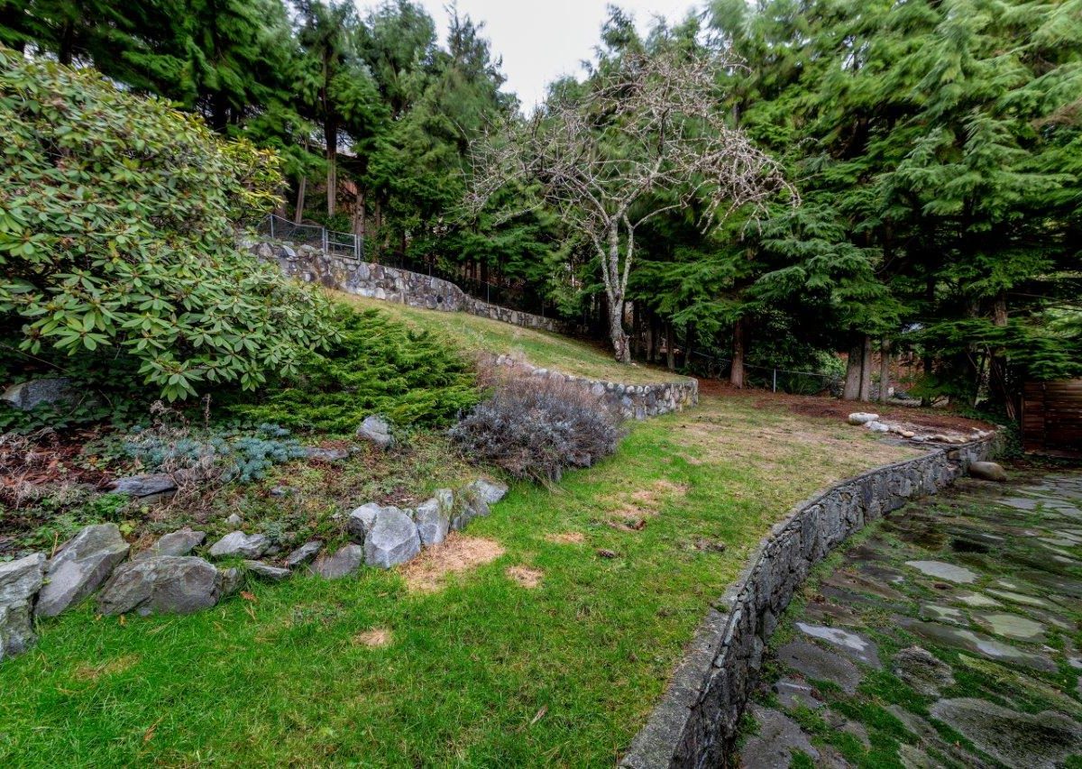 68 Bonnymuir Drive, West Vancouver BC V7S 1L2