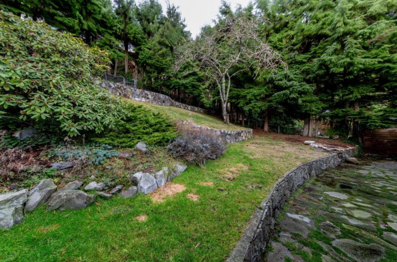 68 Bonnymuir Drive, West Vancouver BC V7S 1L2