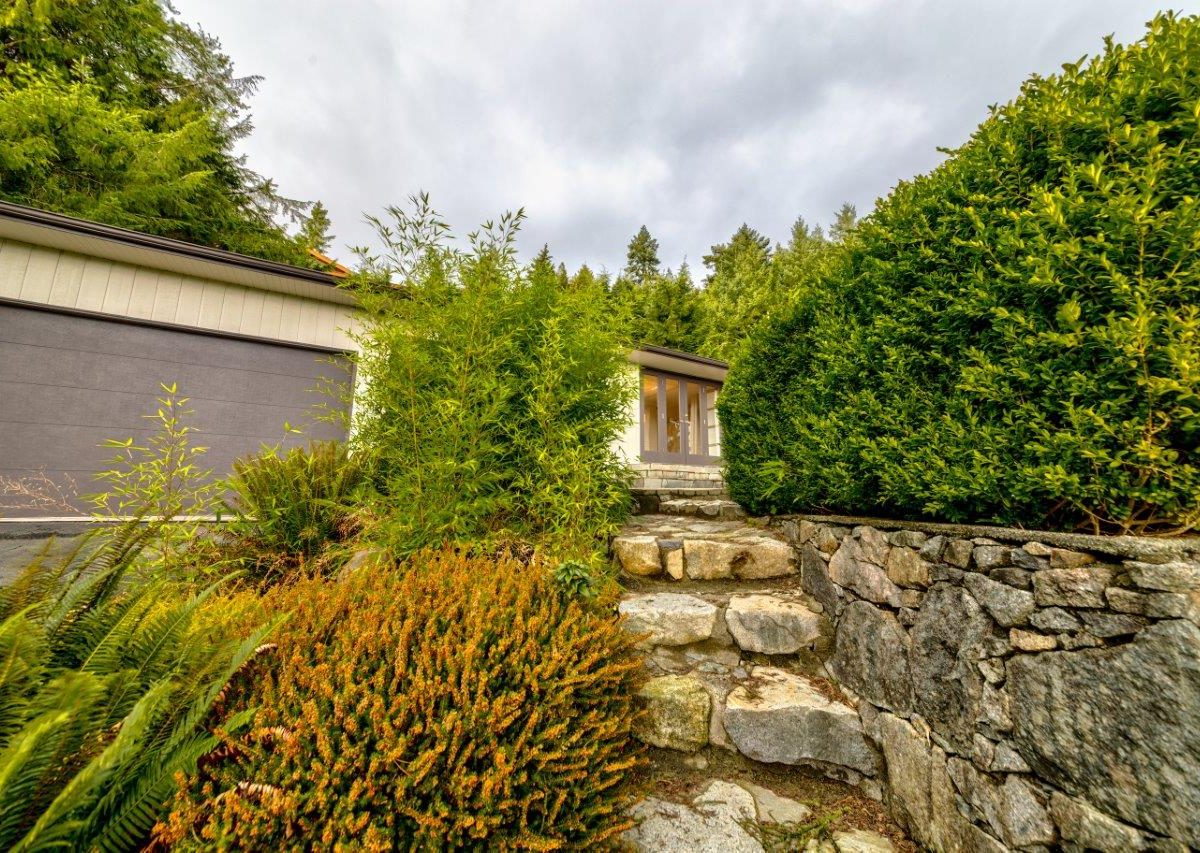 68 Bonnymuir Drive, West Vancouver BC V7S 1L2