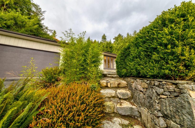 68 Bonnymuir Drive, West Vancouver BC V7S 1L2