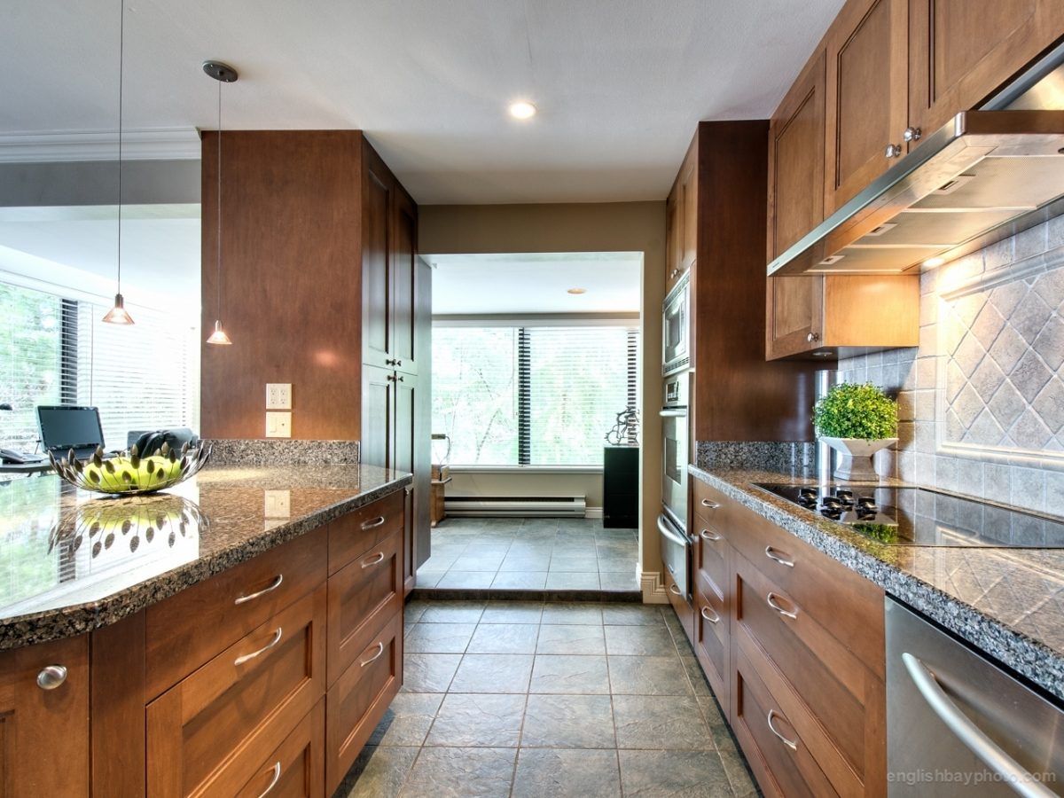 #30 – 2250 Folkestone Way, West Vancouver BC V7S 2X7