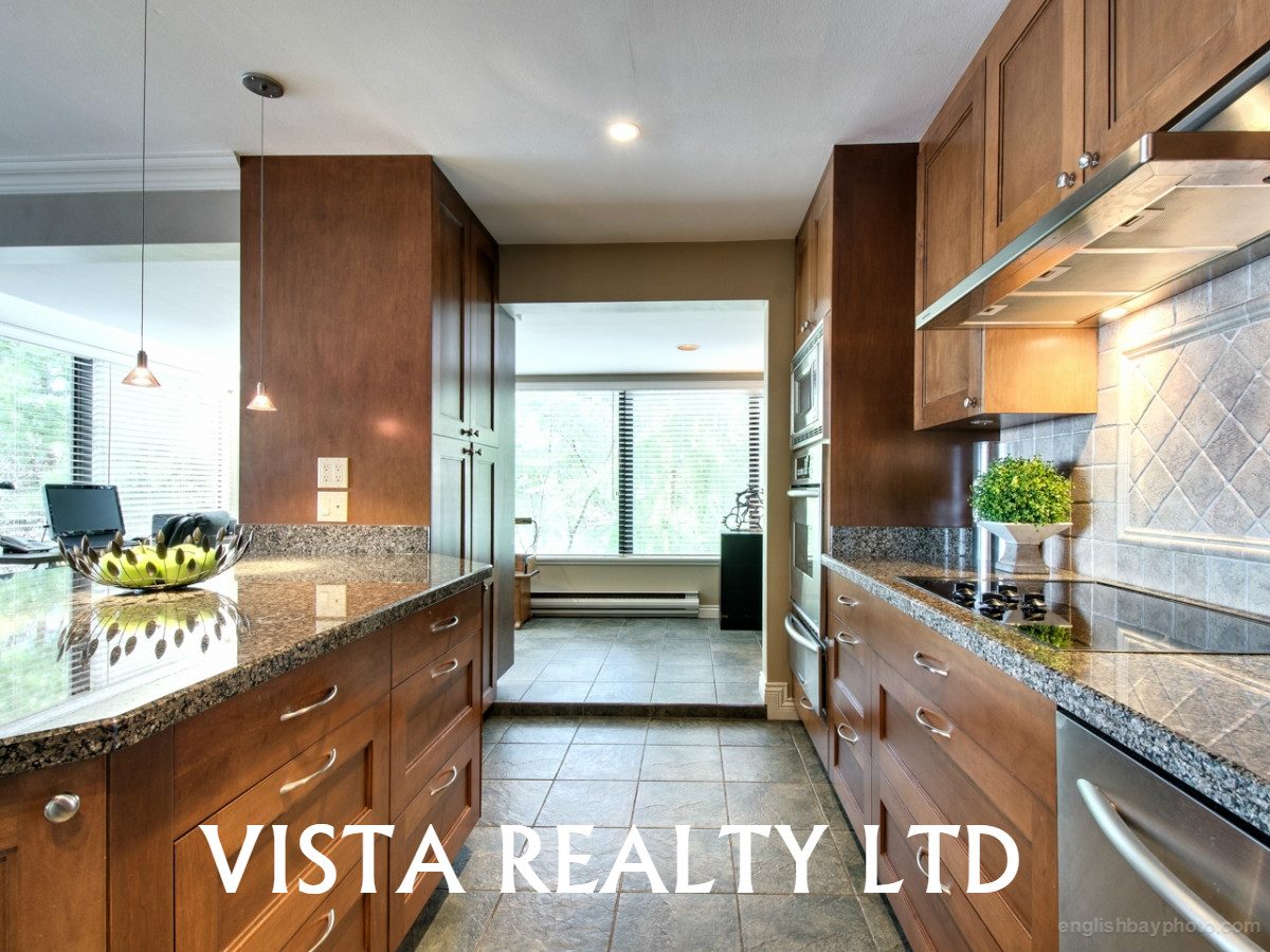 #30 – 2250 Folkestone Way, West Vancouver BC V7S 2X7