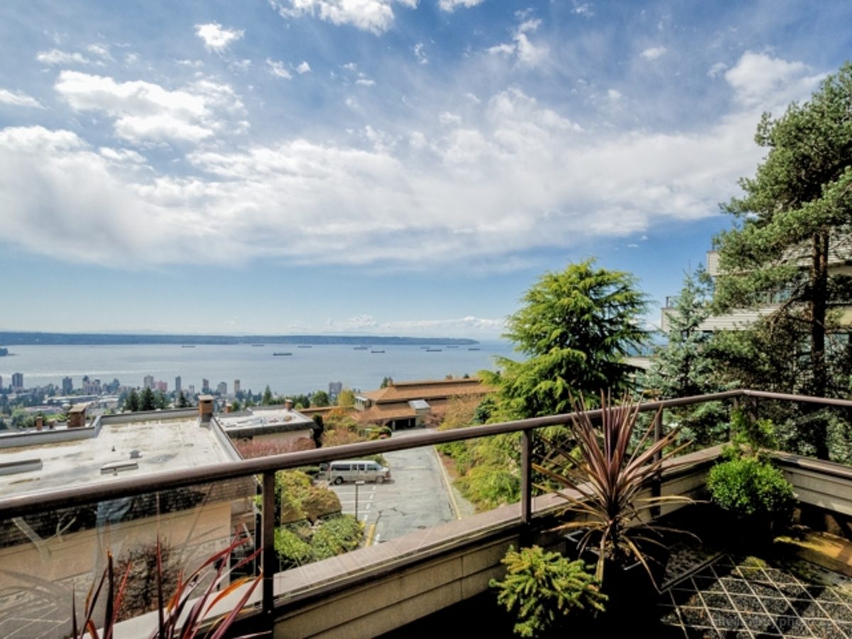 #30 – 2250 Folkestone Way, West Vancouver BC V7S 2X7