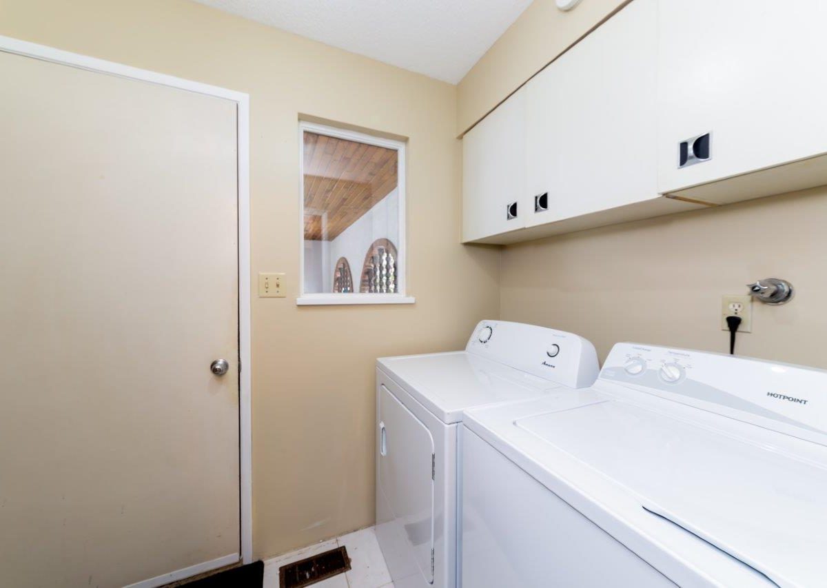 Upper Level of 389 East Braemar, North Vancouver, V7N 1R2