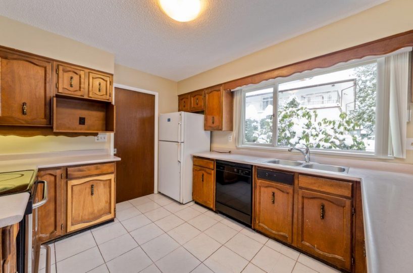 Upper Level of 389 East Braemar, North Vancouver, V7N 1R2