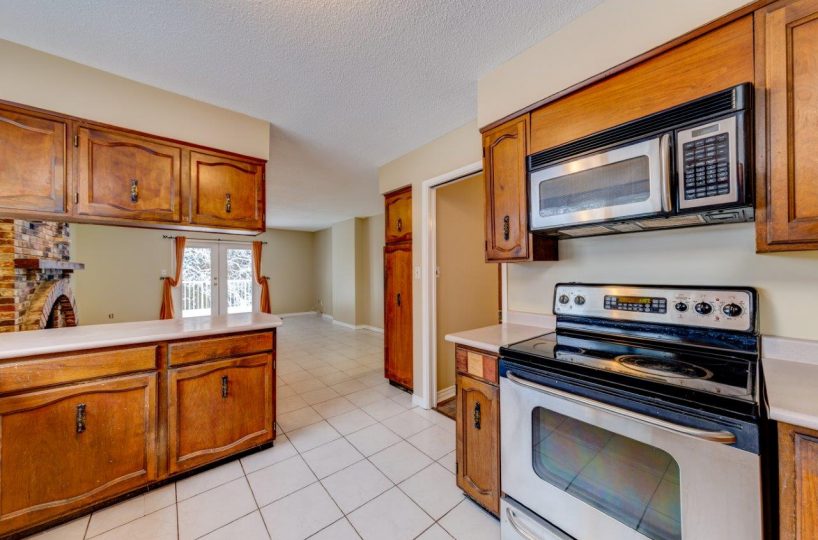 Upper Level of 389 East Braemar, North Vancouver, V7N 1R2