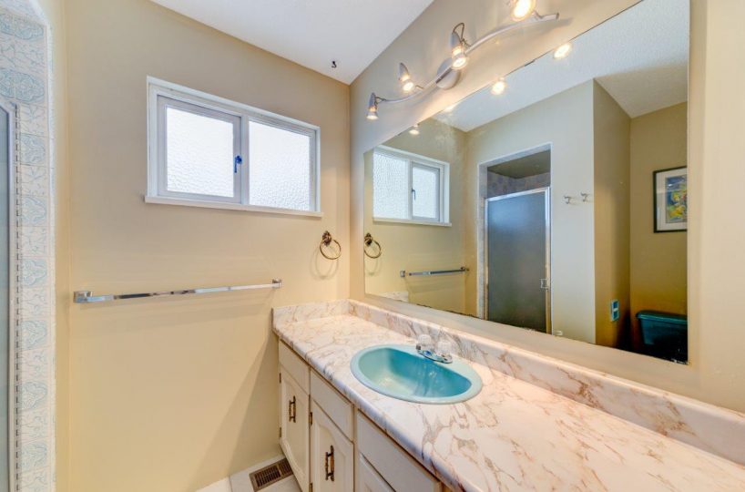 Upper Level of 389 East Braemar, North Vancouver, V7N 1R2