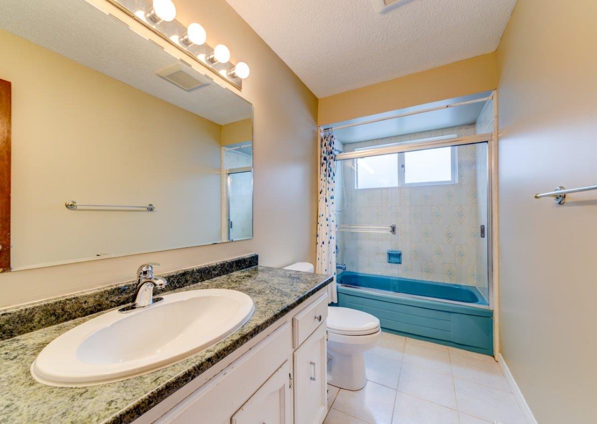 Upper Level of 389 East Braemar, North Vancouver, V7N 1R2