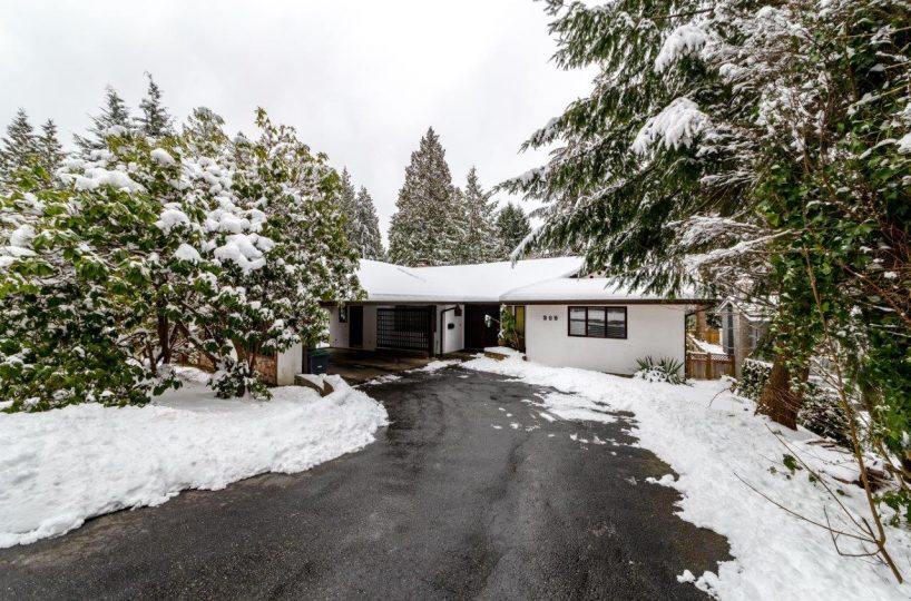 Upper Level of 389 East Braemar, North Vancouver, V7N 1R2