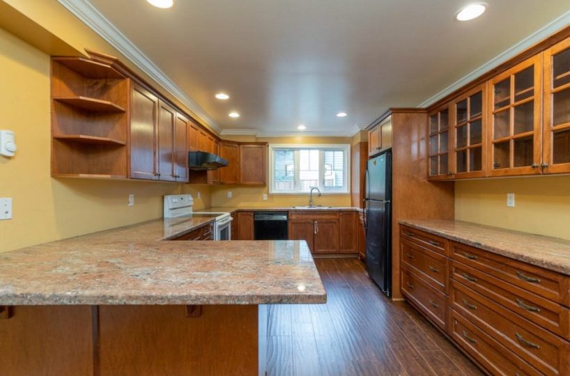 5651 Keith Road, West Vancouver, BC V7W 2N4