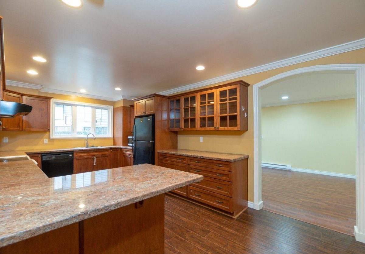 5651 Keith Road, West Vancouver, BC V7W 2N4