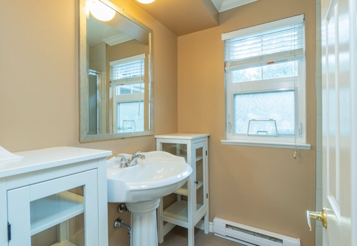 5651 Keith Road, West Vancouver, BC V7W 2N4