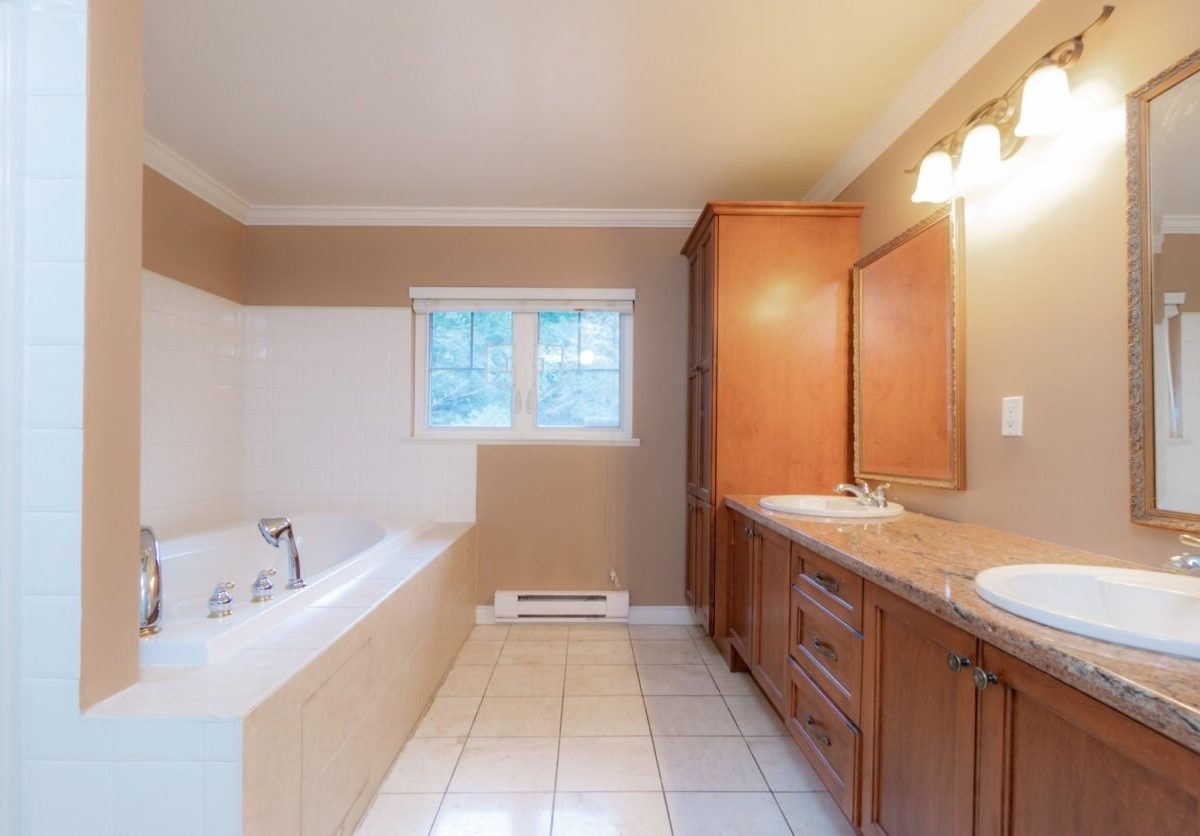 5651 Keith Road, West Vancouver, BC V7W 2N4