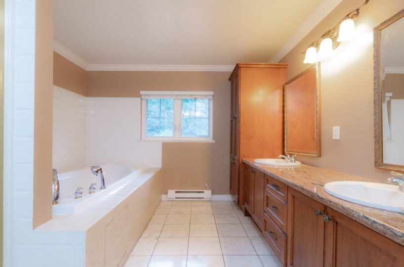 5651 Keith Road, West Vancouver, BC V7W 2N4
