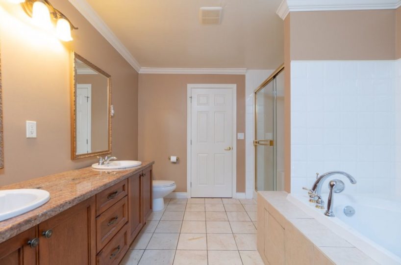 5651 Keith Road, West Vancouver, BC V7W 2N4