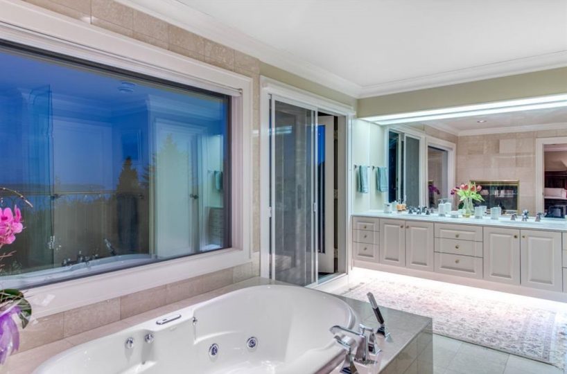 1132 Hillside Road, West Vancouver BC V7S 2G4