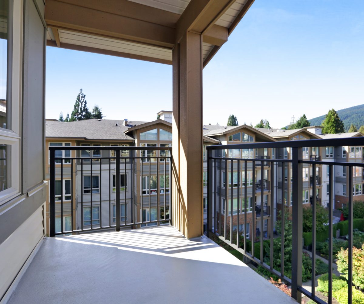 #406 – 2601 Whiteley Court, North Vancouver BC V7J 2R7