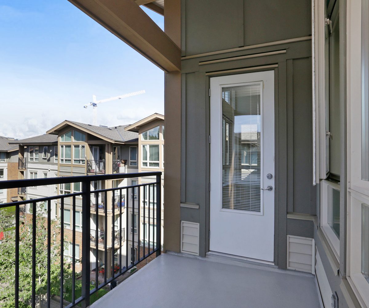 #406 – 2601 Whiteley Court, North Vancouver BC V7J 2R7