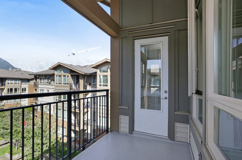 #406 – 2601 Whiteley Court, North Vancouver BC V7J 2R7
