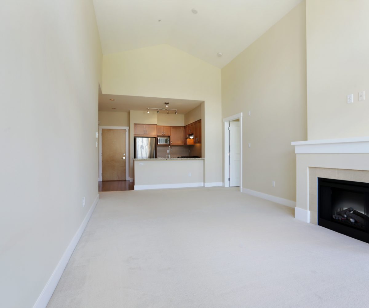 #406 – 2601 Whiteley Court, North Vancouver BC V7J 2R7
