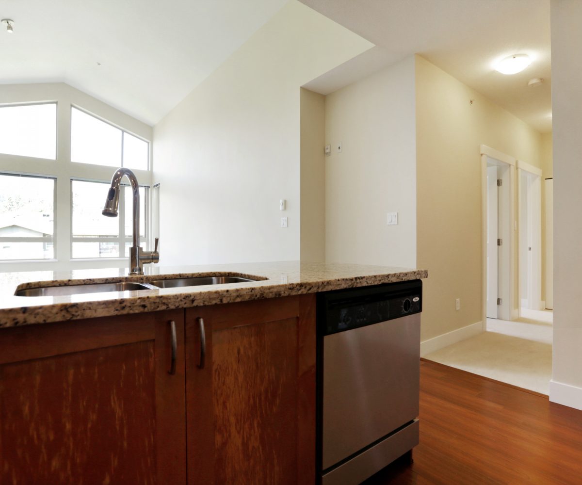 #406 – 2601 Whiteley Court, North Vancouver BC V7J 2R7