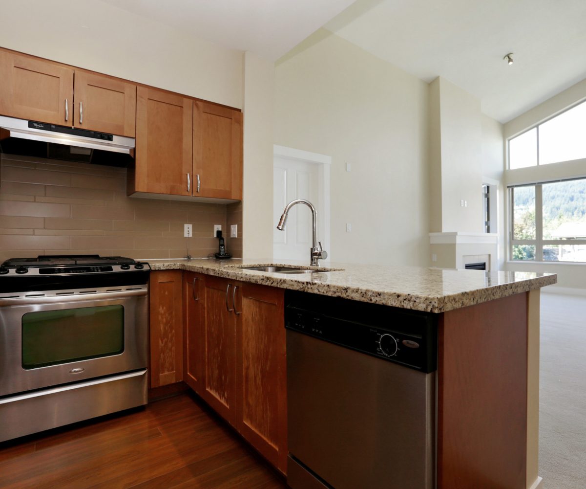 #406 – 2601 Whiteley Court, North Vancouver BC V7J 2R7