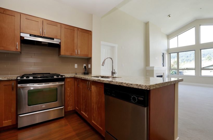 #406 – 2601 Whiteley Court, North Vancouver BC V7J 2R7