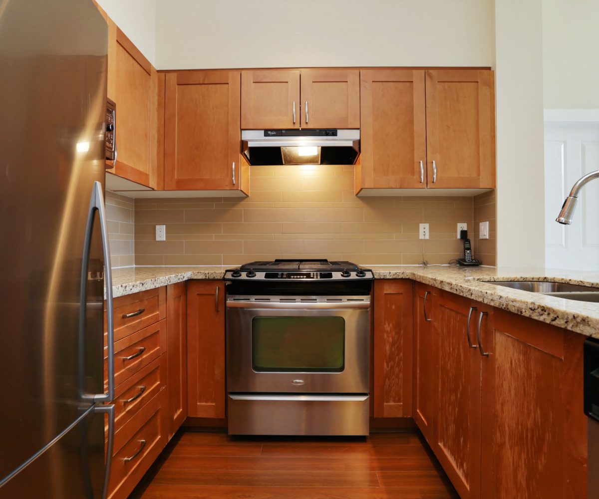 #406 – 2601 Whiteley Court, North Vancouver BC V7J 2R7