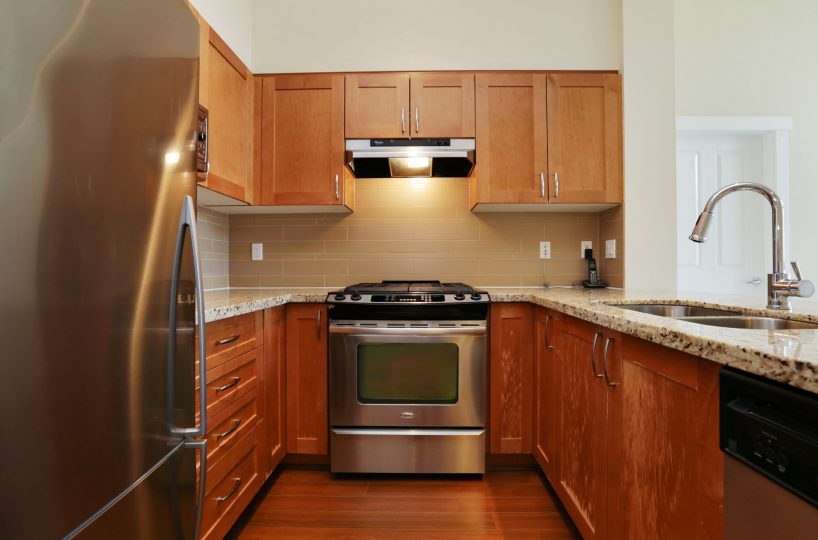 #406 – 2601 Whiteley Court, North Vancouver BC V7J 2R7