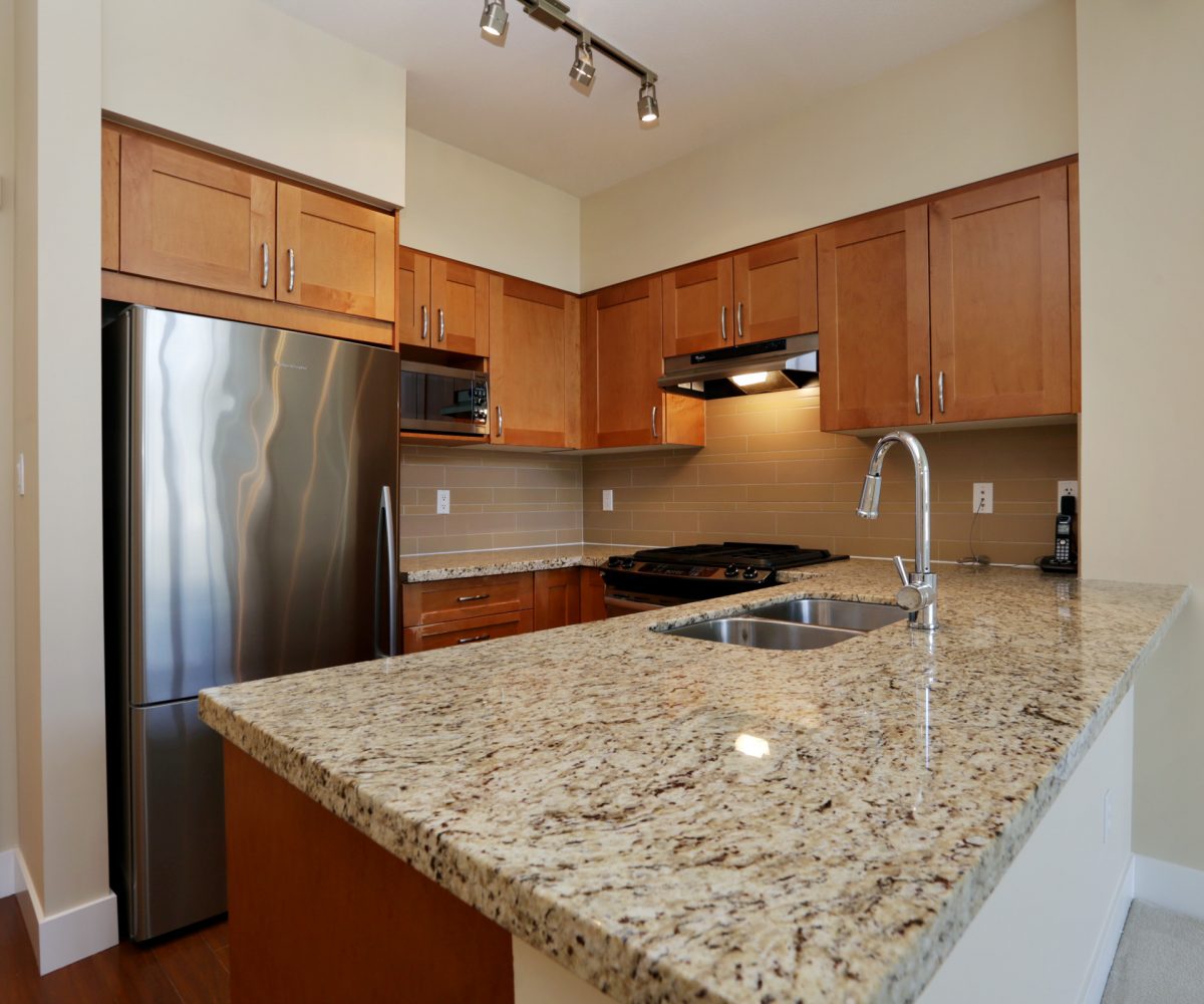 #406 – 2601 Whiteley Court, North Vancouver BC V7J 2R7