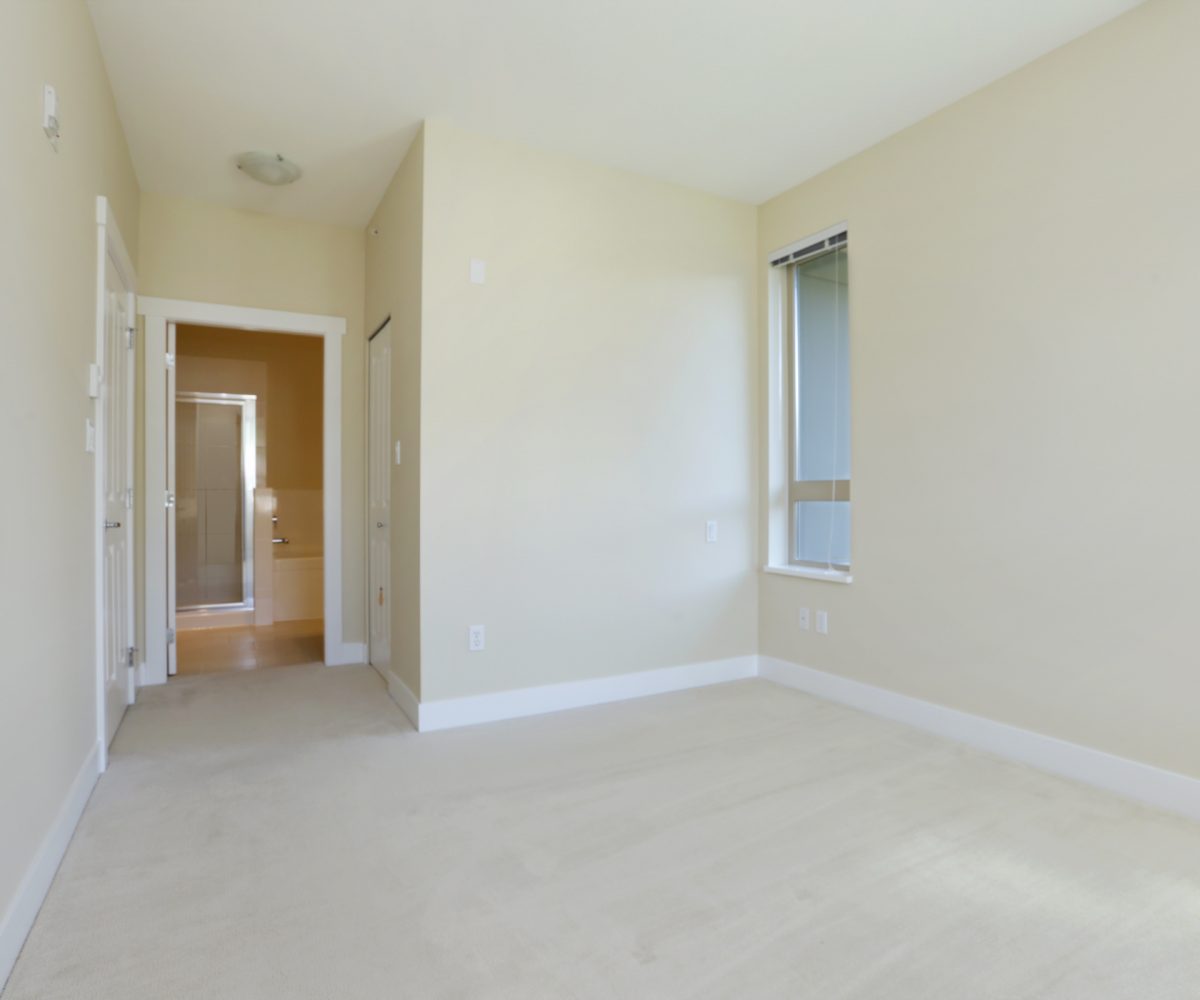 #406 – 2601 Whiteley Court, North Vancouver BC V7J 2R7