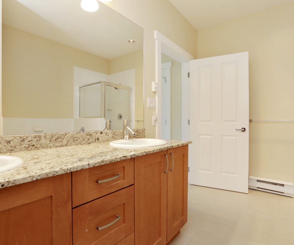 #406 – 2601 Whiteley Court, North Vancouver BC V7J 2R7