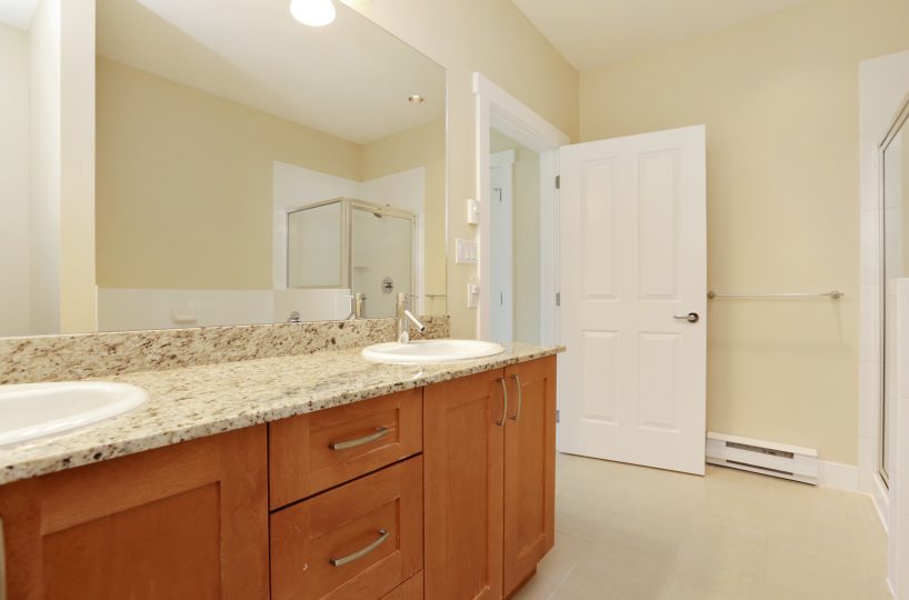 #406 – 2601 Whiteley Court, North Vancouver BC V7J 2R7
