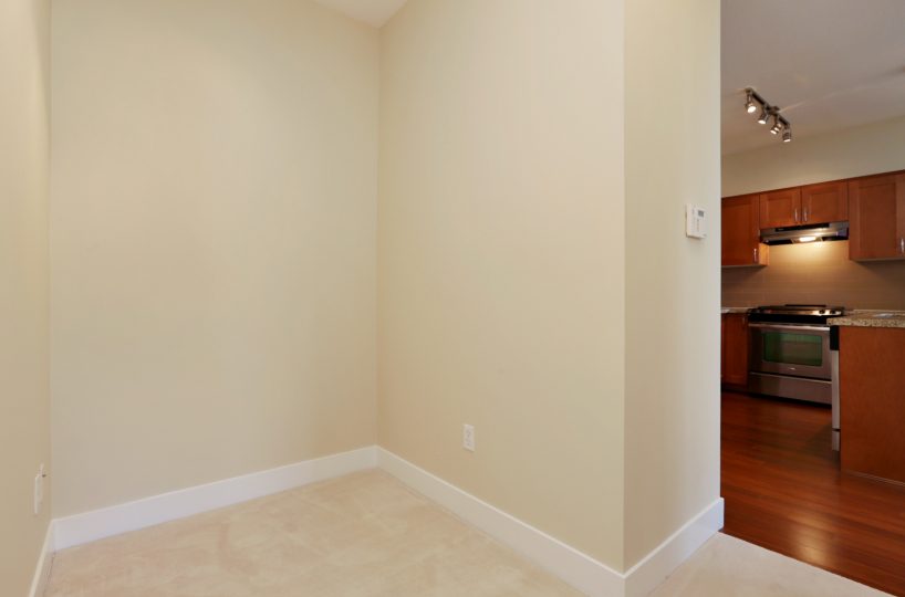 #406 – 2601 Whiteley Court, North Vancouver BC V7J 2R7