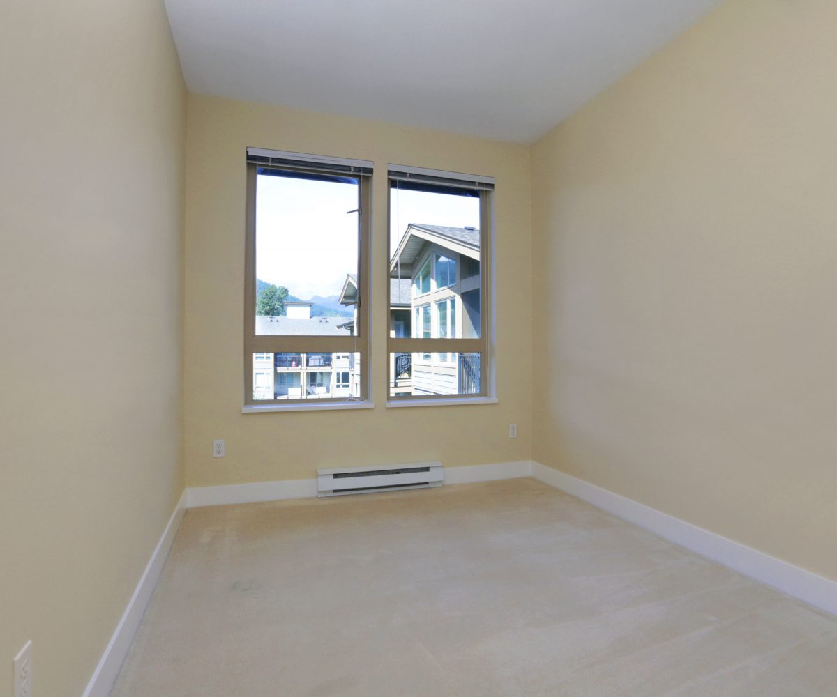 #406 – 2601 Whiteley Court, North Vancouver BC V7J 2R7