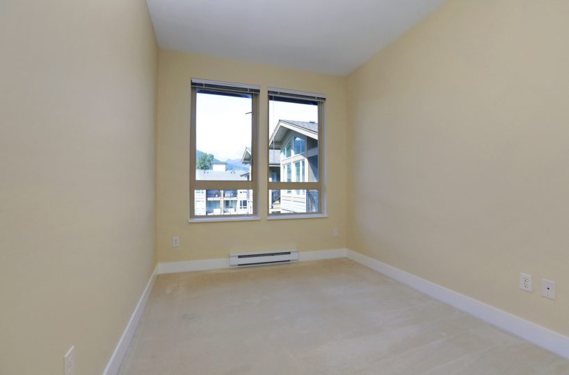 #406 – 2601 Whiteley Court, North Vancouver BC V7J 2R7