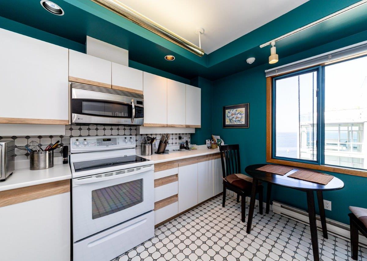 1001 - 2120 Argyle Avenue, West Vancouver BC V7V 1A4